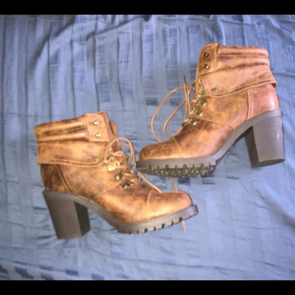 Torrid Lace up heeled boogie - Picture 2 of 6